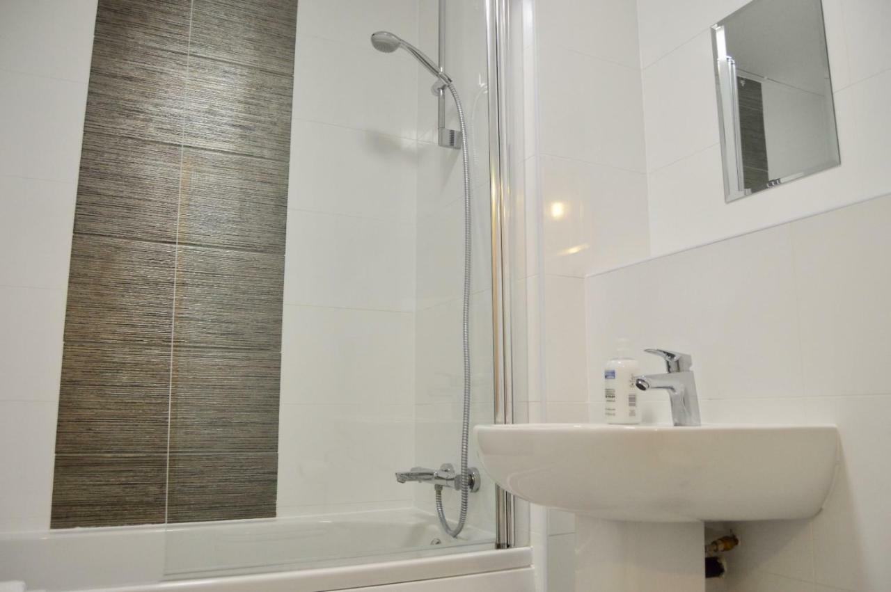 Qh31 - City Centre Location With 2 Double Bedrooms Sleeping Up To 4 People - Spacious Work Or Leisure Apartment Sheffield Zewnętrze zdjęcie